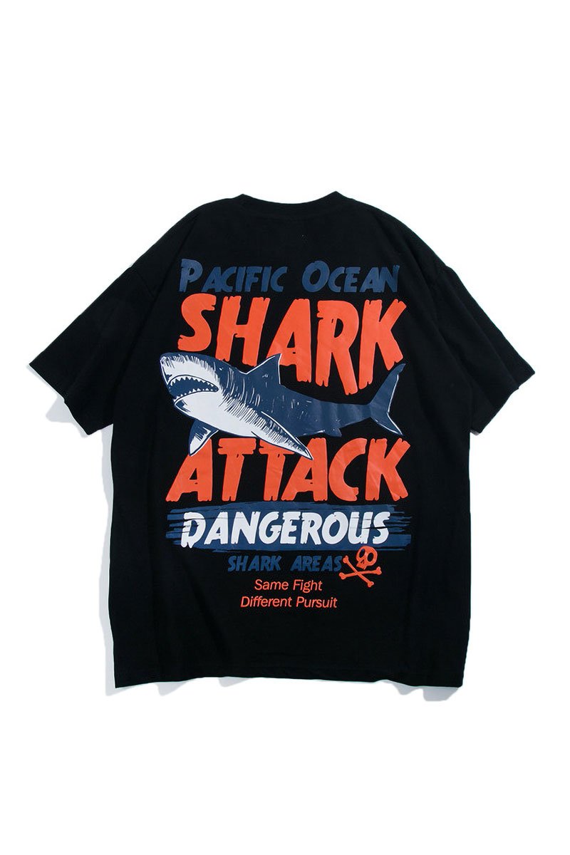 T-shirt Shark Attack Casual